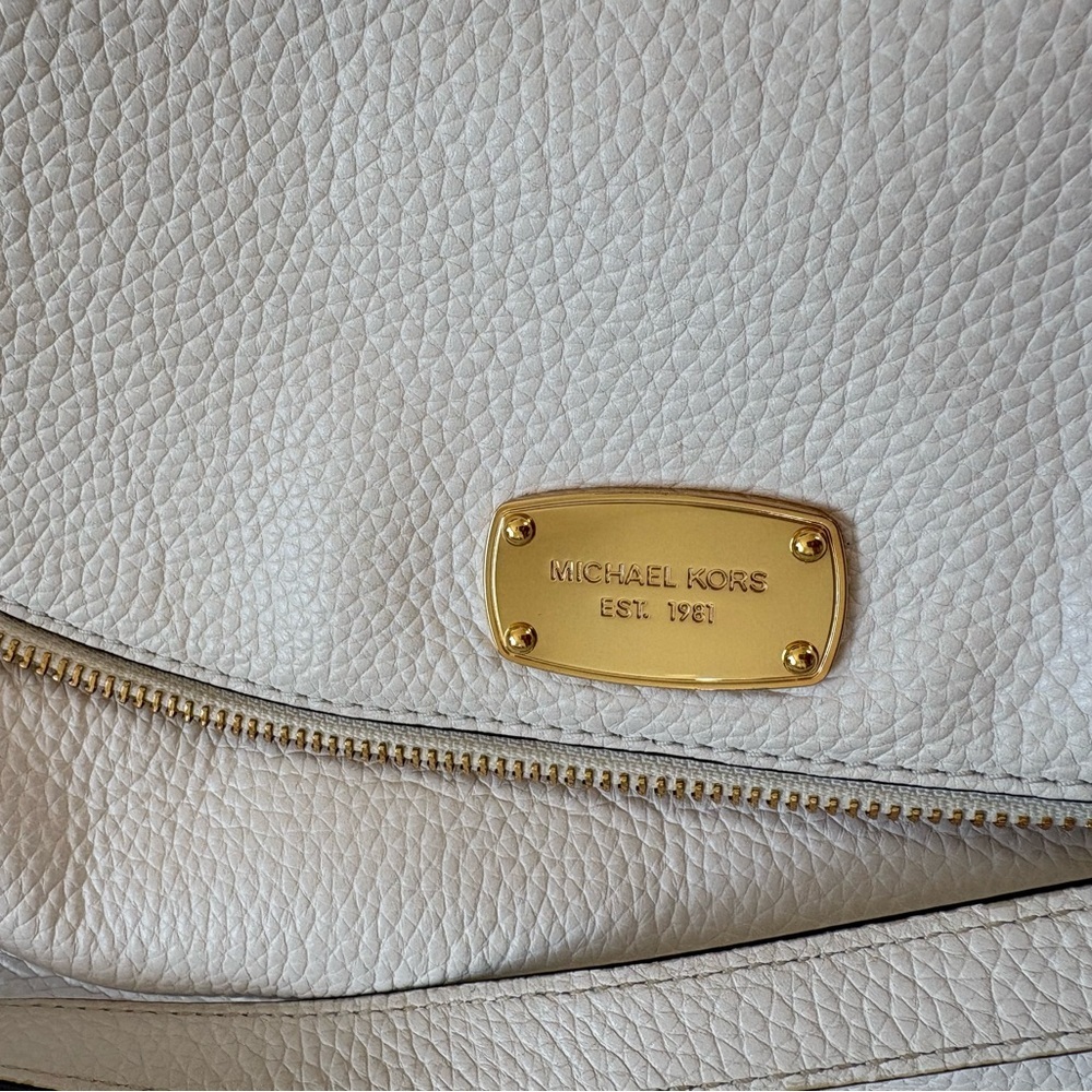 Michael Kors White Pebbled Leather Shoulder Bag with Tassel - Picture 2 of 8